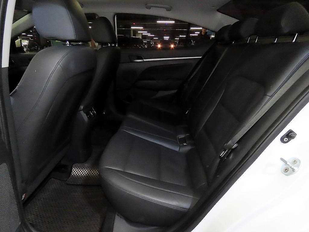 HYUNDAI Avante - Vista 7