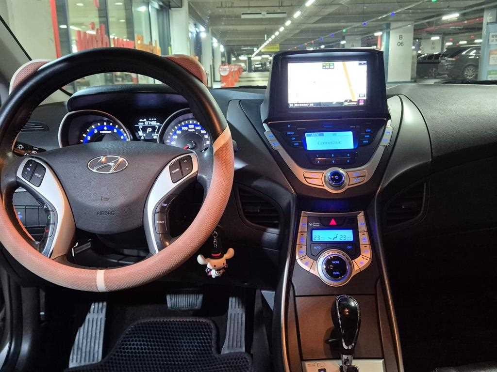 HYUNDAI Avante - Vista 8