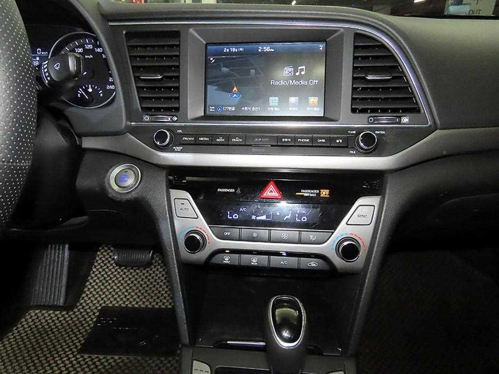 HYUNDAI Avante - Vista 11