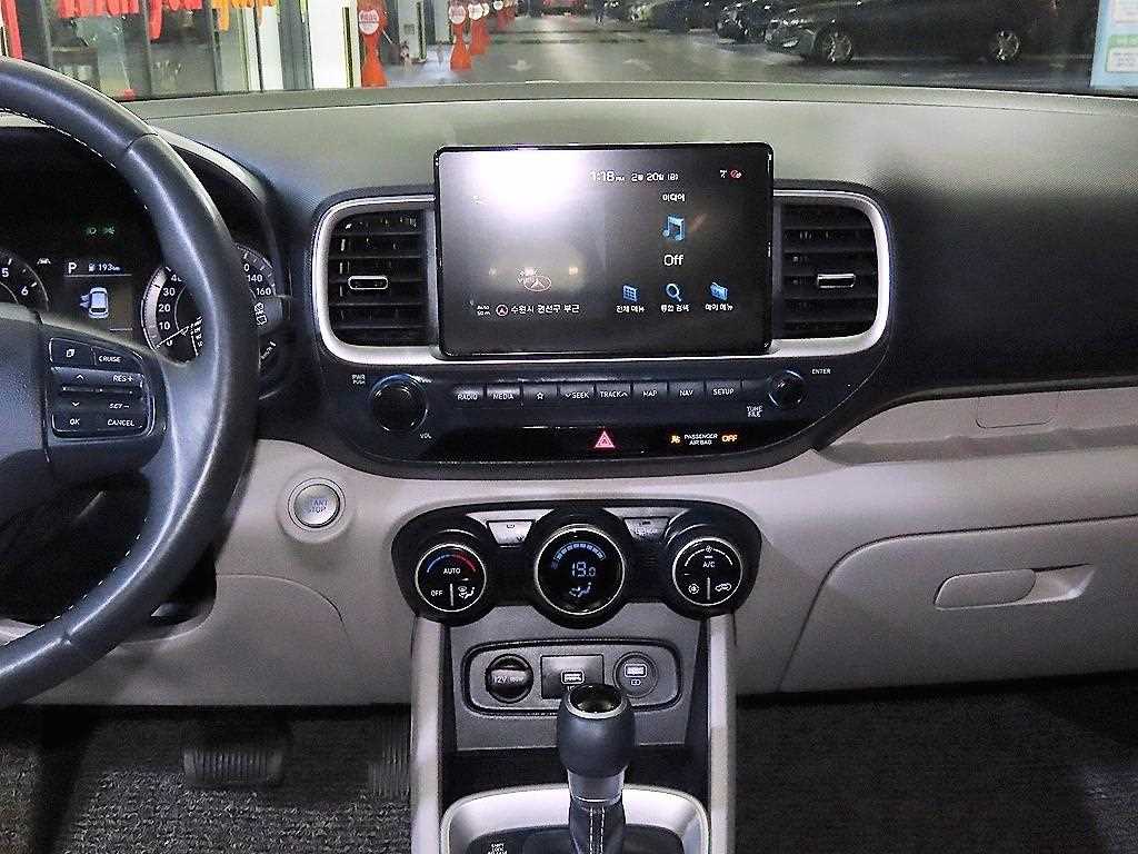 HYUNDAI Venue - Vista 11