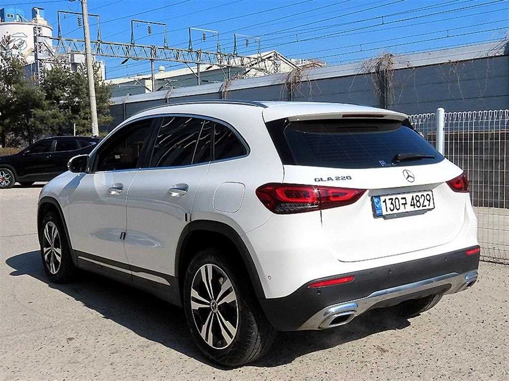 Mercedes Benz GLA Class - Vista 3