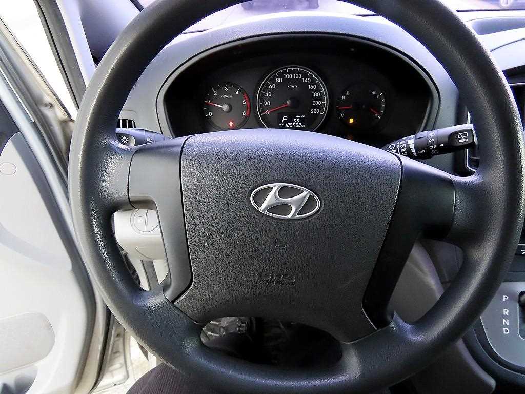 HYUNDAI Starex - Vista 8