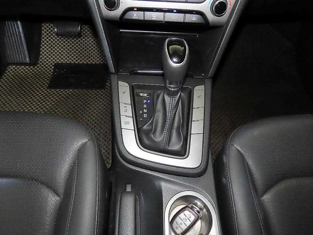 HYUNDAI Avante - Vista 12