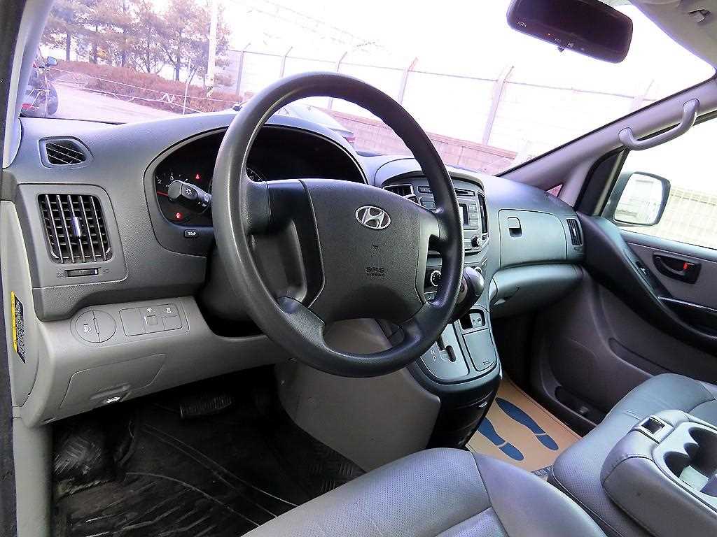 HYUNDAI Starex - Vista 7