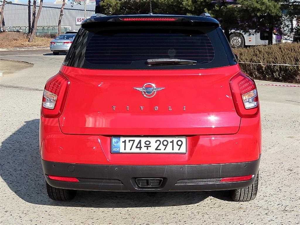 Ssangyong Tivoli - Vista 4