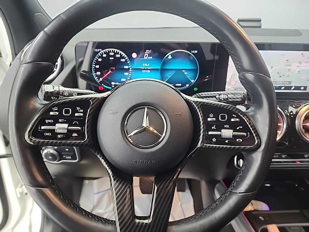 Mercedes Benz EQA - Vista 9