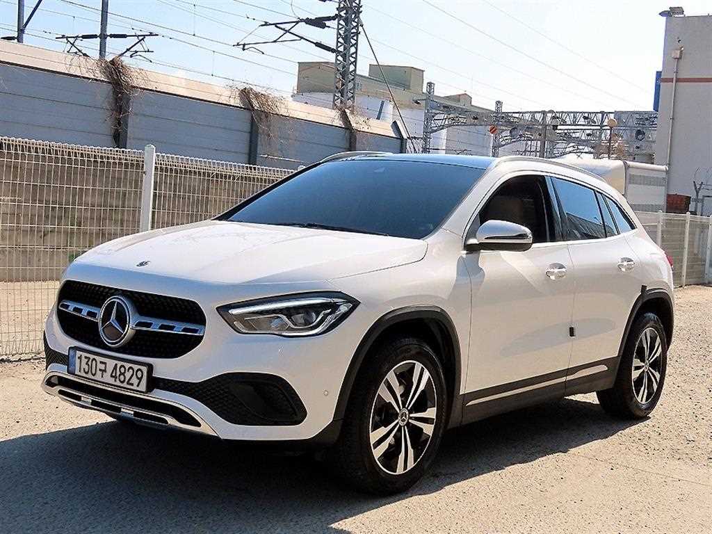 Mercedes Benz GLA Class - Vista 2