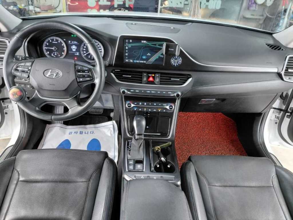 HYUNDAI Grandeur - Vista 9