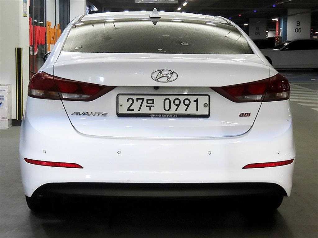 HYUNDAI Avante - Vista 5