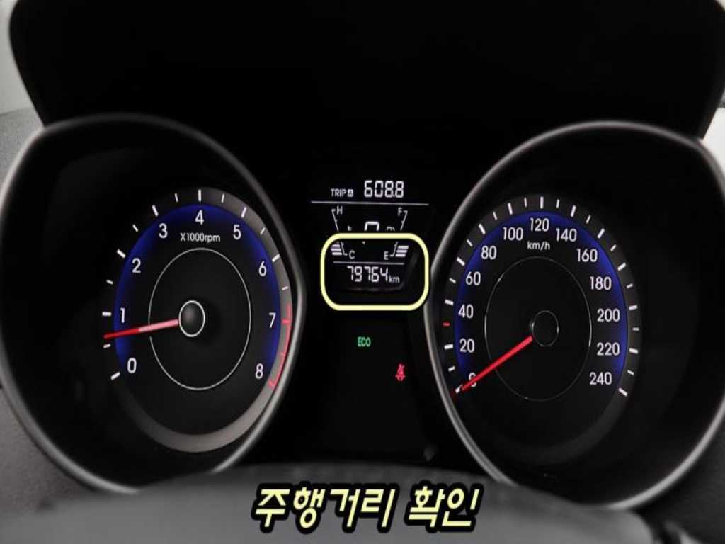 HYUNDAI Avante - Vista 10