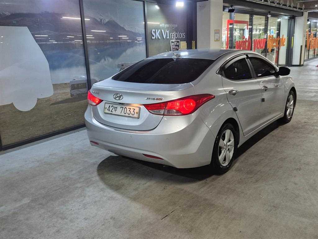 HYUNDAI Avante - Vista 4
