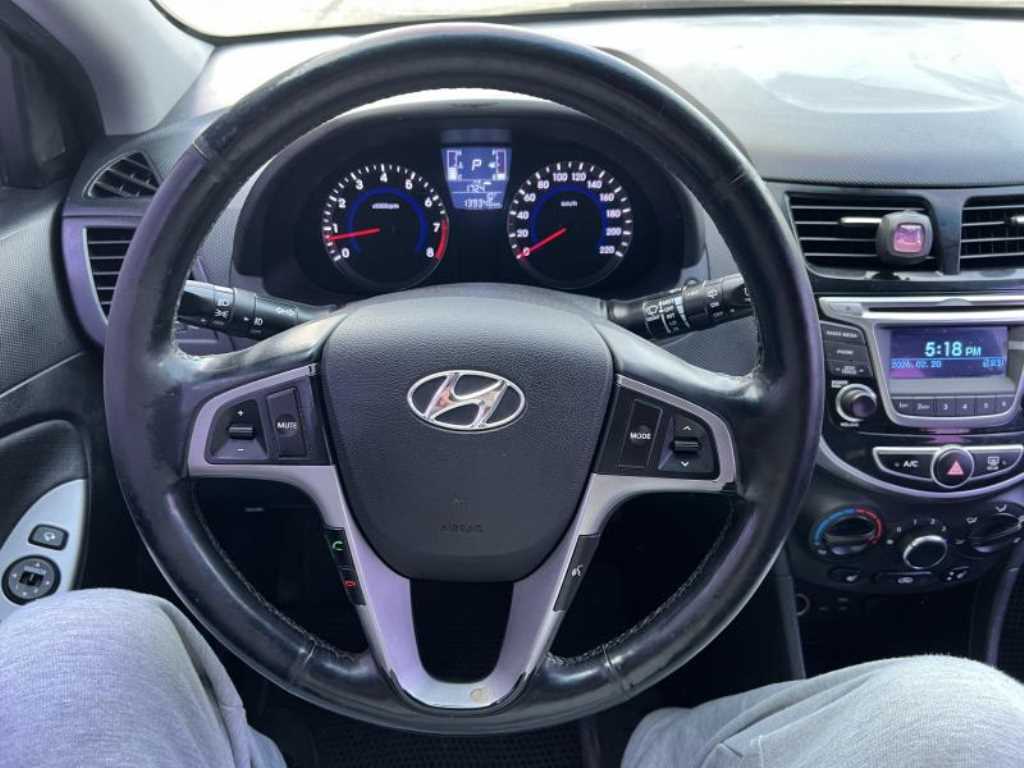HYUNDAI Accent - Vista 11