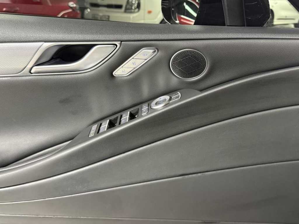 Genesis G80 - Vista 12