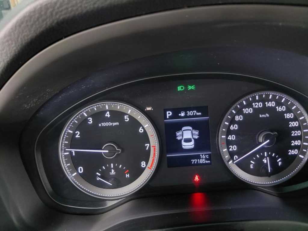 HYUNDAI Grandeur - Vista 5