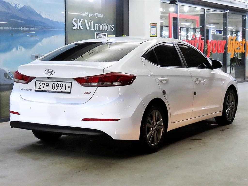 HYUNDAI Avante - Vista 4