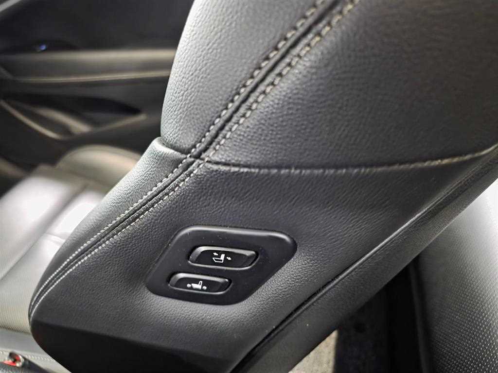 Genesis G70 - Vista 9