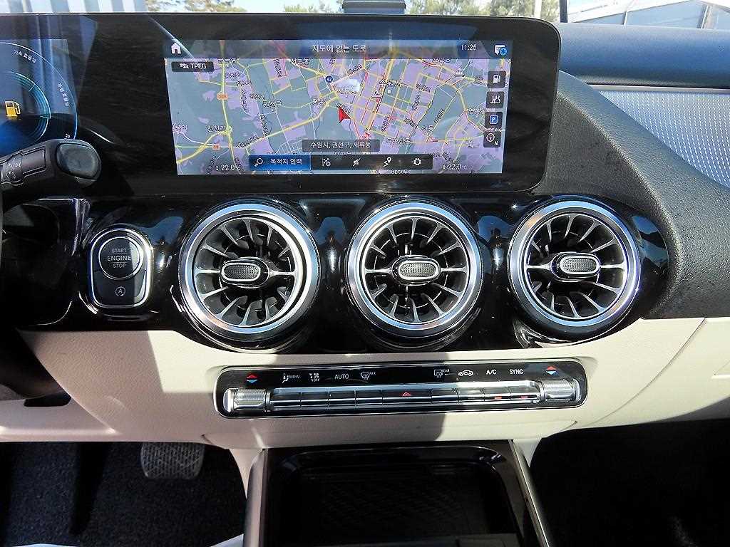 Mercedes Benz GLA Class - Vista 11