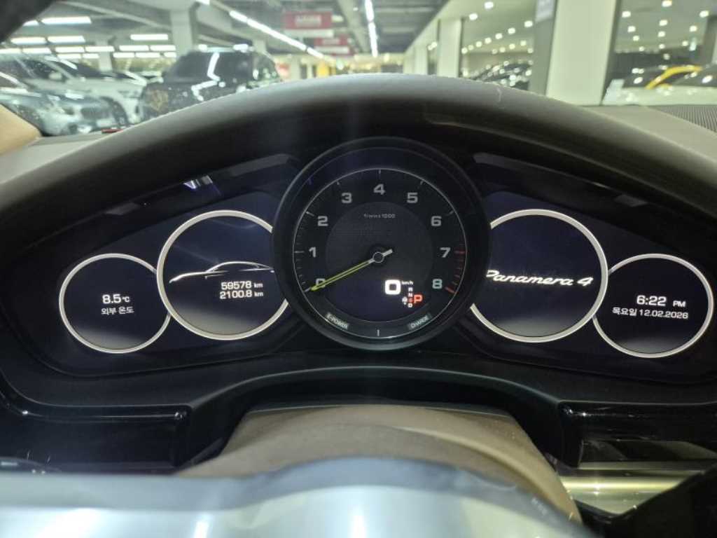 Porsche Panamera - Vista 4