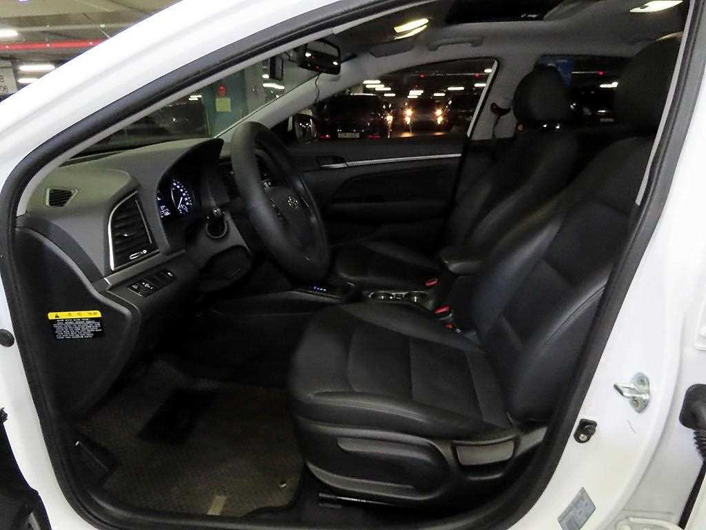 HYUNDAI Avante - Vista 6