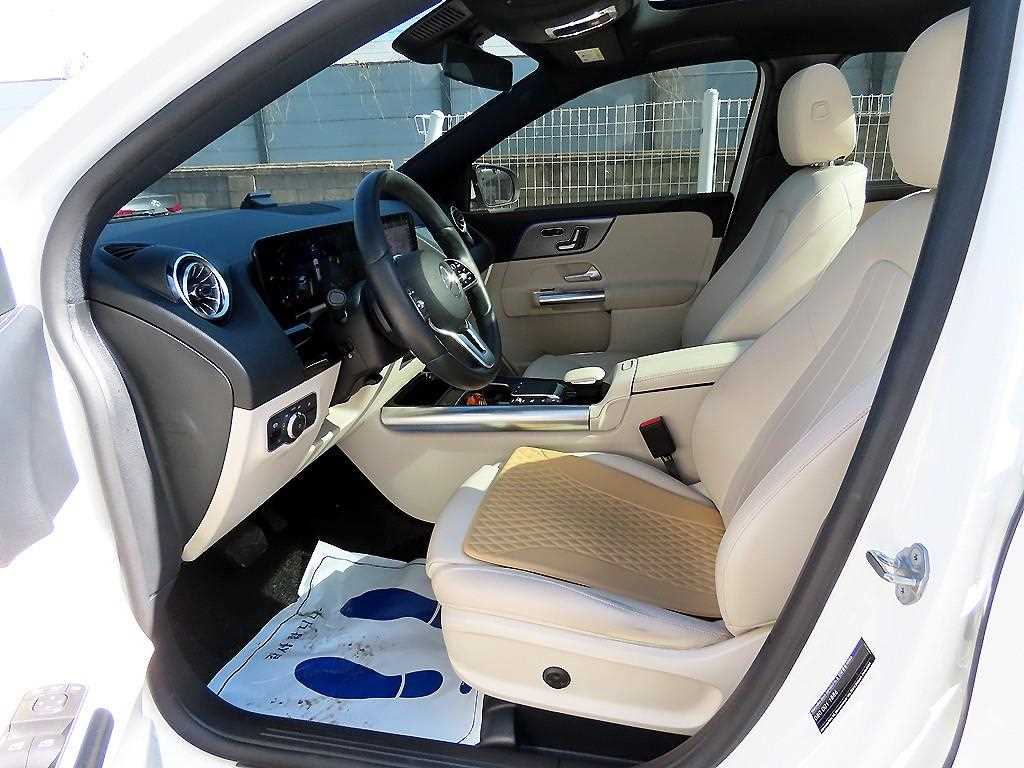 Mercedes Benz GLA Class - Vista 5