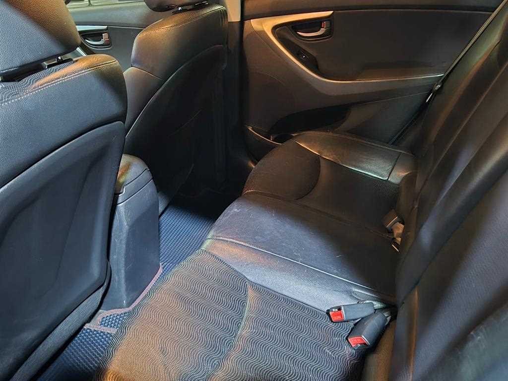 HYUNDAI Avante - Vista 7