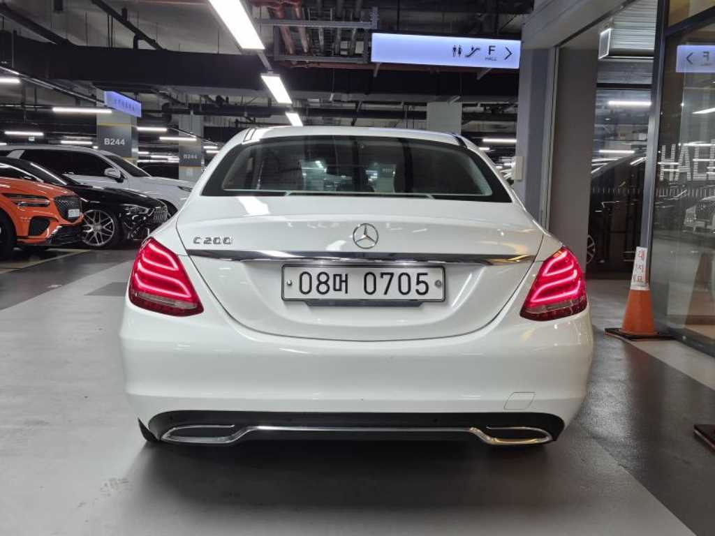 Mercedes Benz C Class - Vista 4