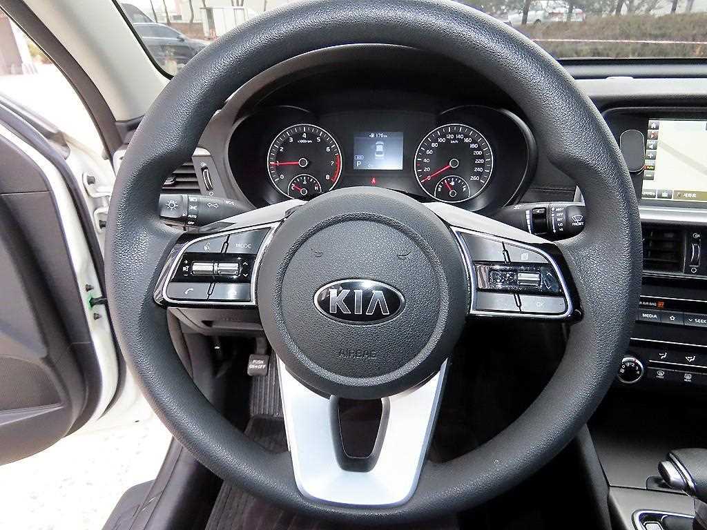 KIA K5 - Vista 8