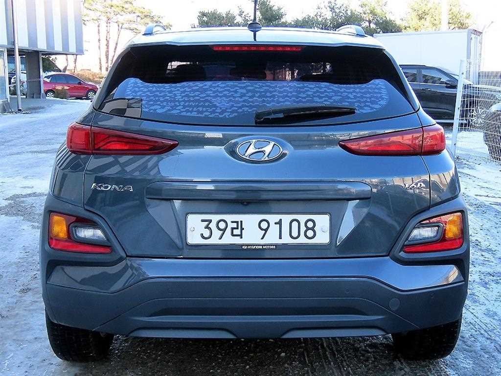 HYUNDAI Kona - Vista 4