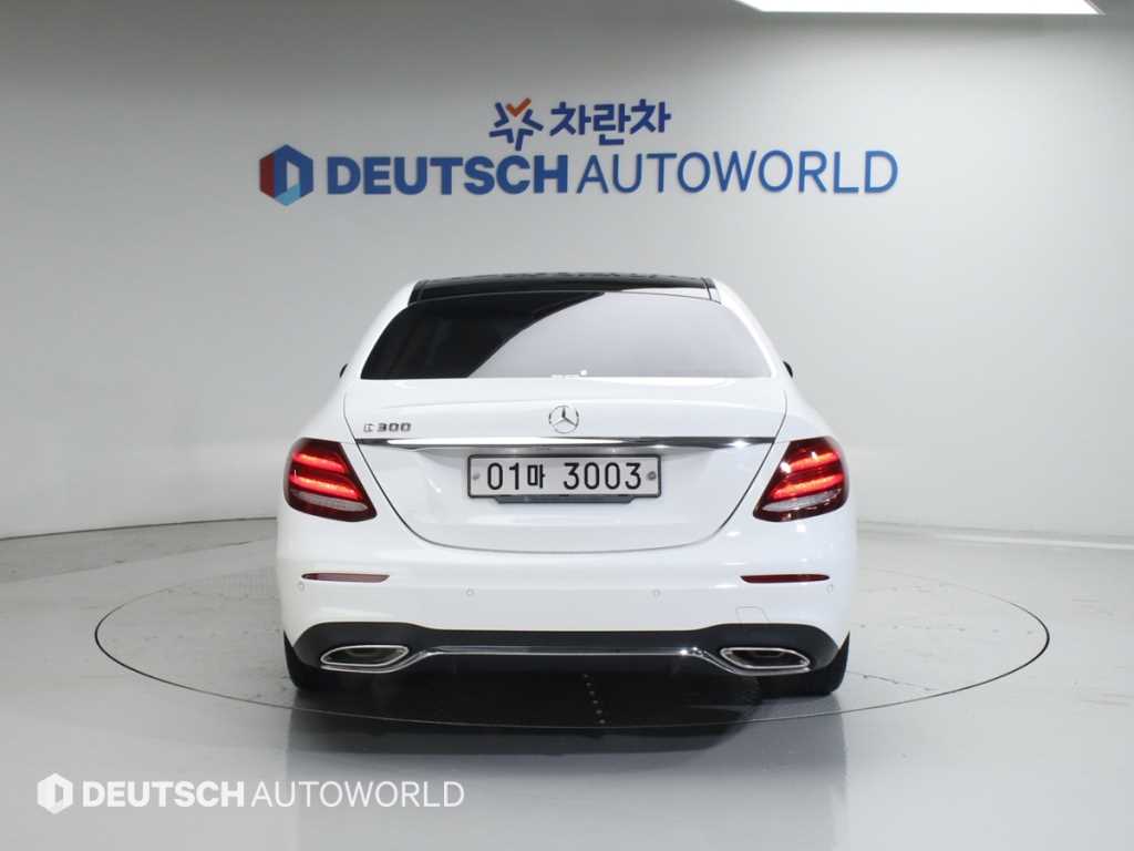 Mercedes Benz E class - Vista 4