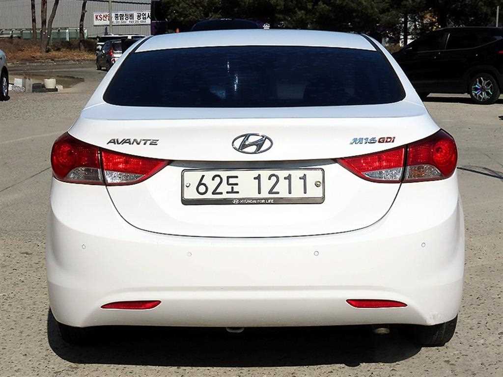 HYUNDAI Avante - Vista 4