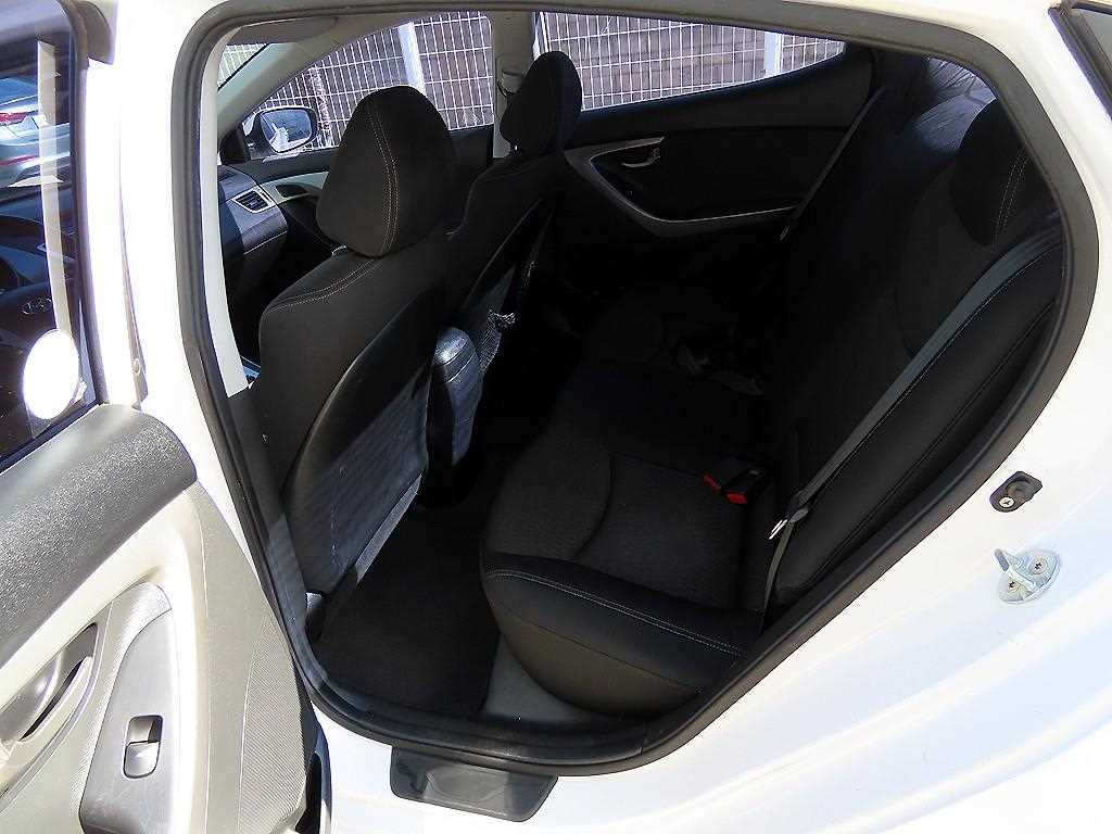 HYUNDAI Avante - Vista 6