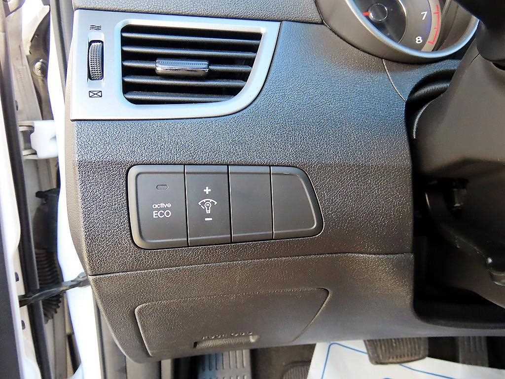 HYUNDAI Avante - Vista 12