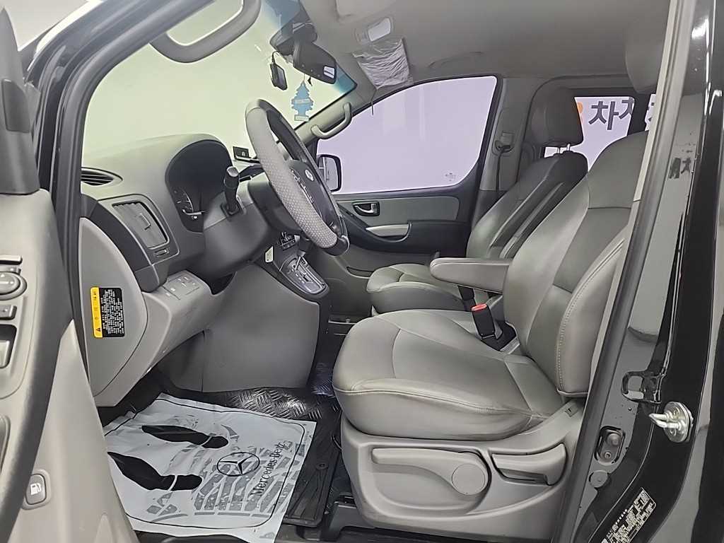 HYUNDAI Starex - Vista 11