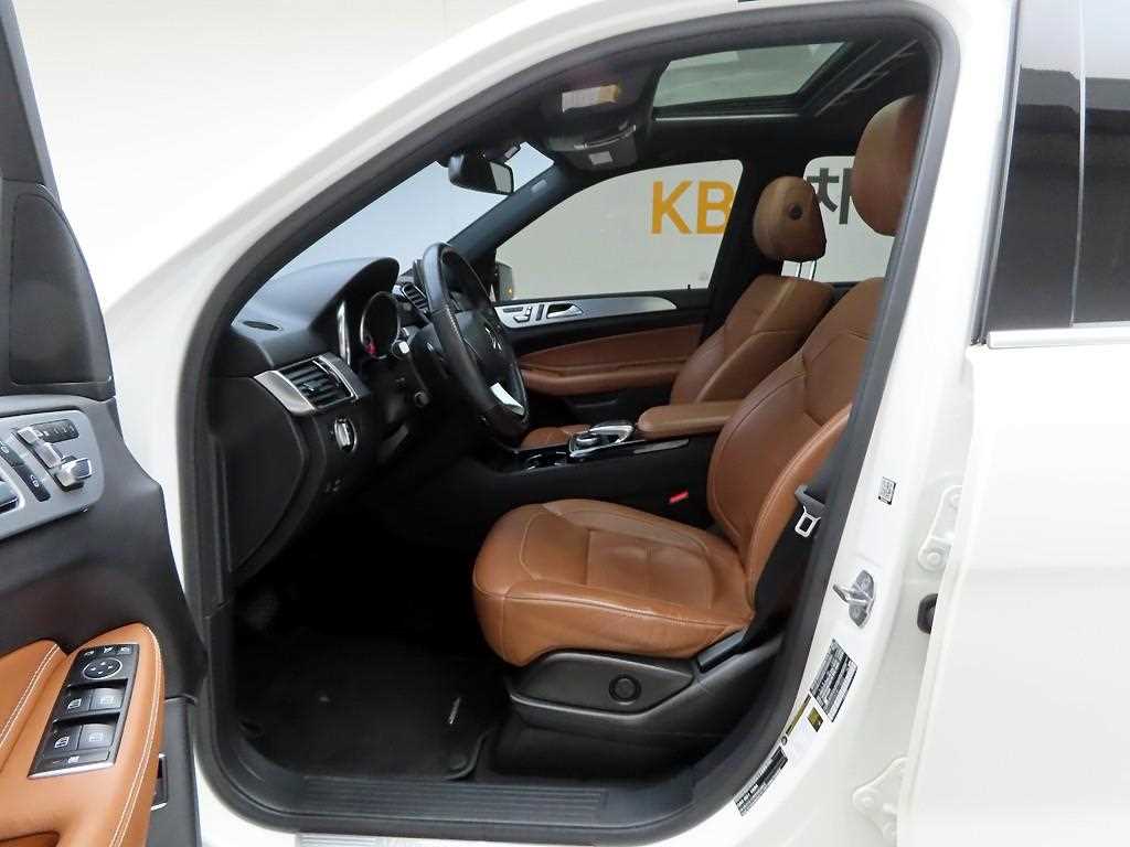 Mercedes Benz GLE Class - Vista 12