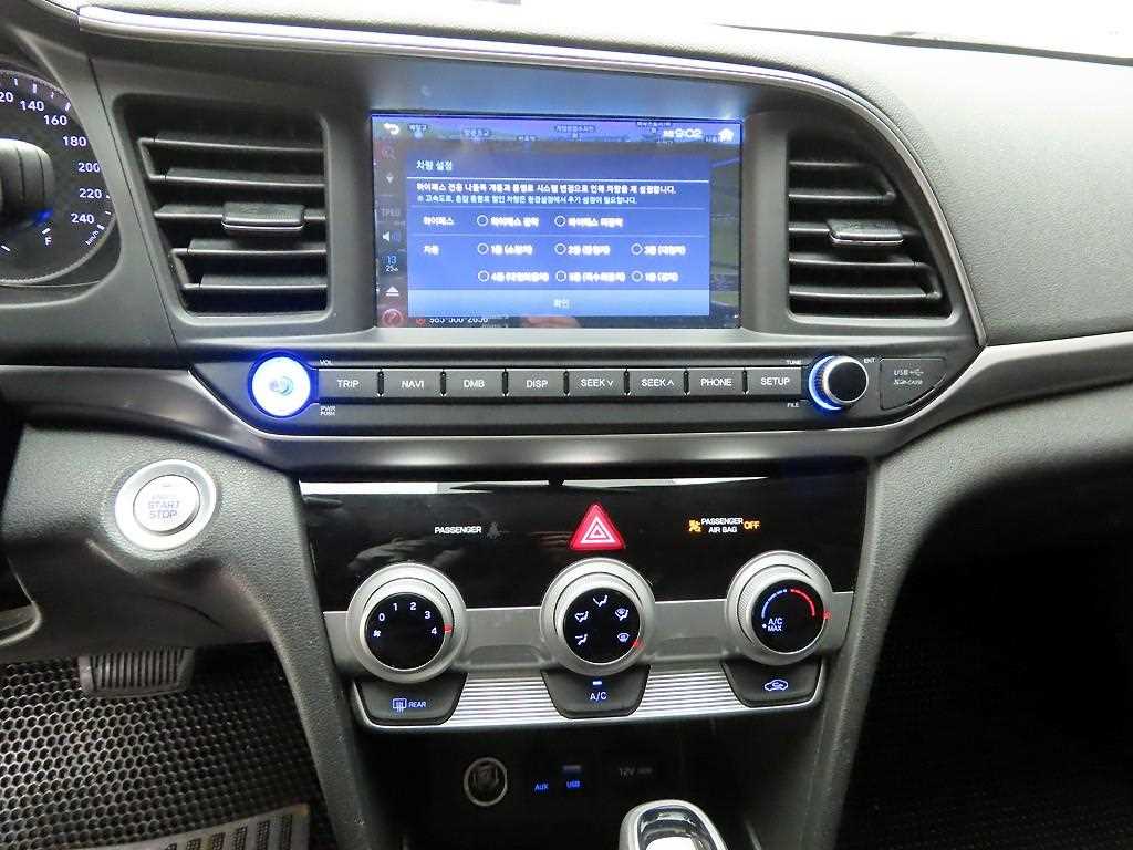 HYUNDAI Avante - Vista 9