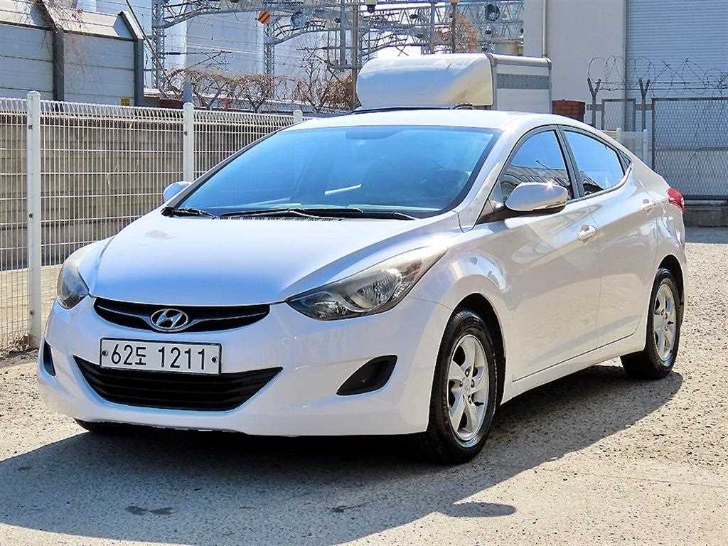 HYUNDAI Avante - Vista 2