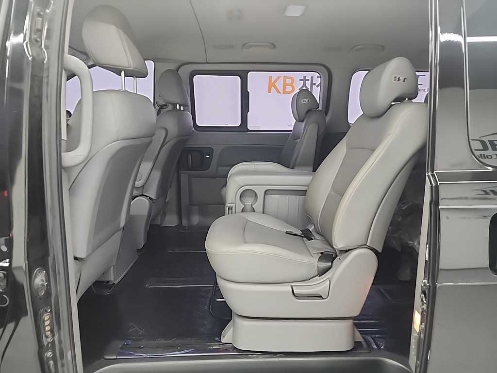 HYUNDAI Starex - Vista 12