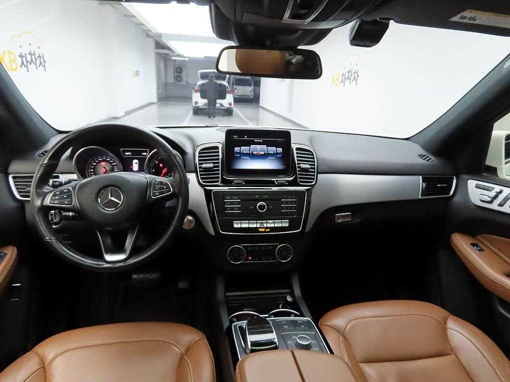 Mercedes Benz GLE Class - Vista 6