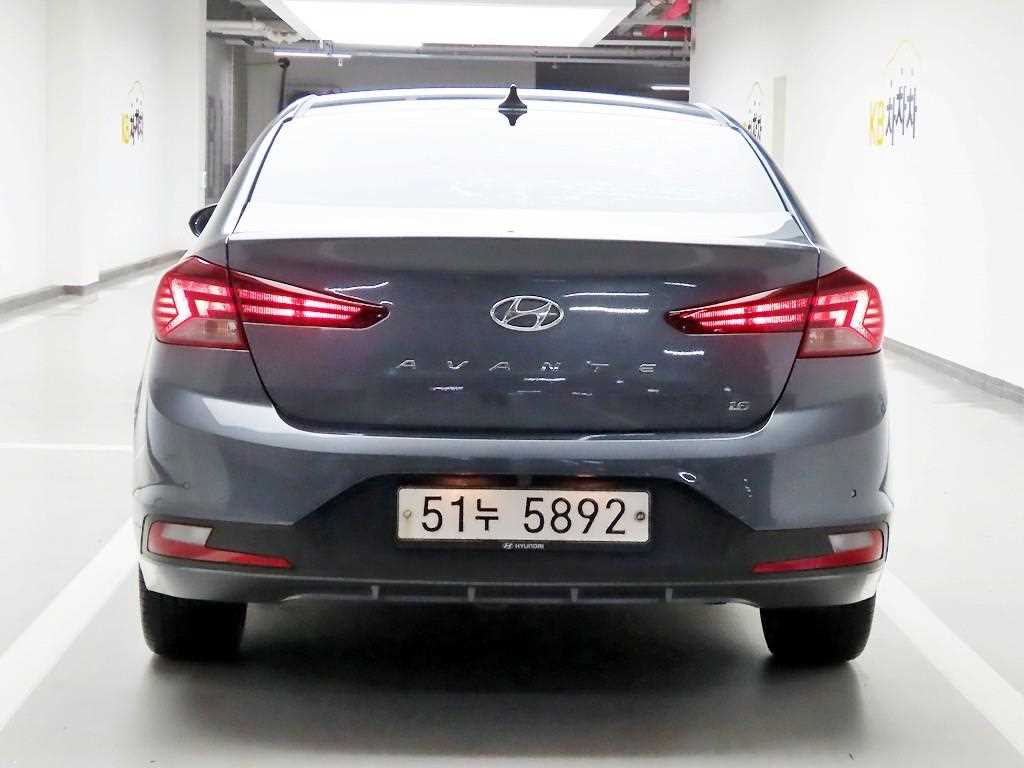 HYUNDAI Avante - Vista 3