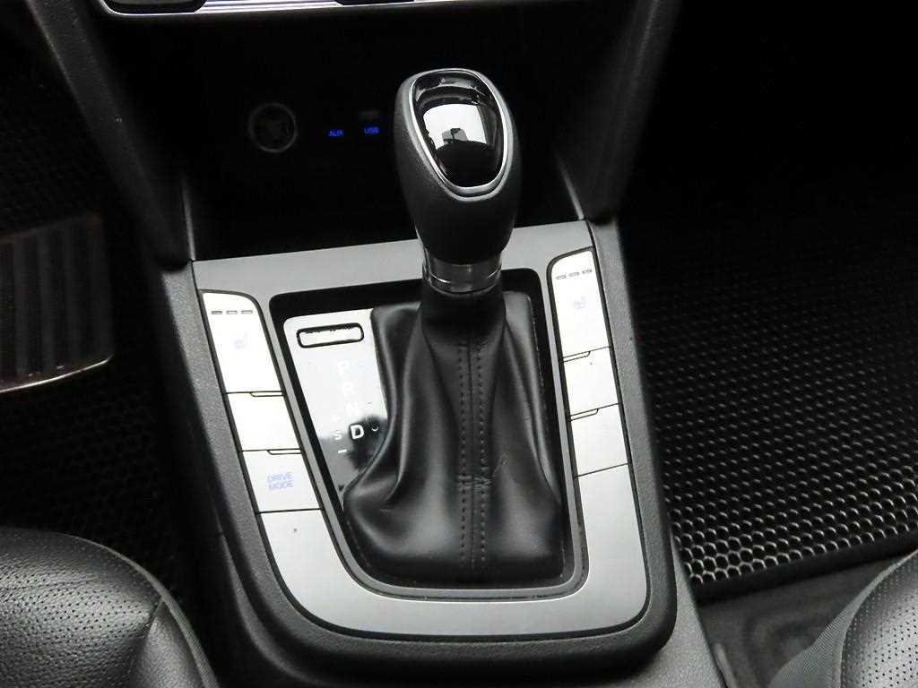 HYUNDAI Avante - Vista 10