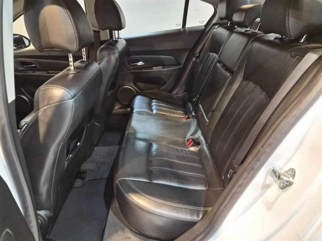 Chevrolet Cruise - Vista 7