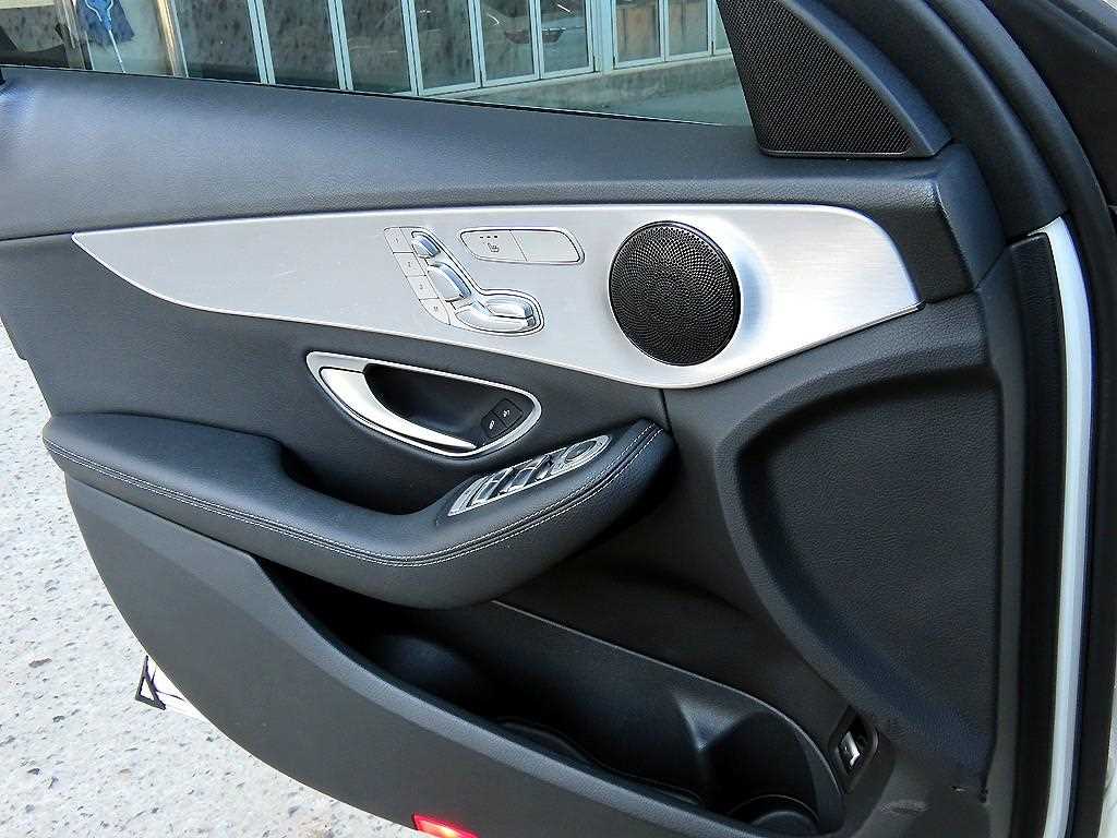 Mercedes Benz C Class - Vista 12