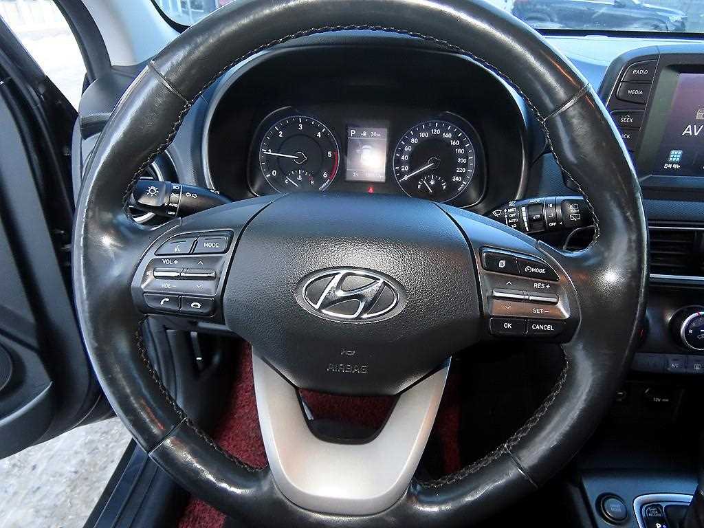 HYUNDAI Kona - Vista 7