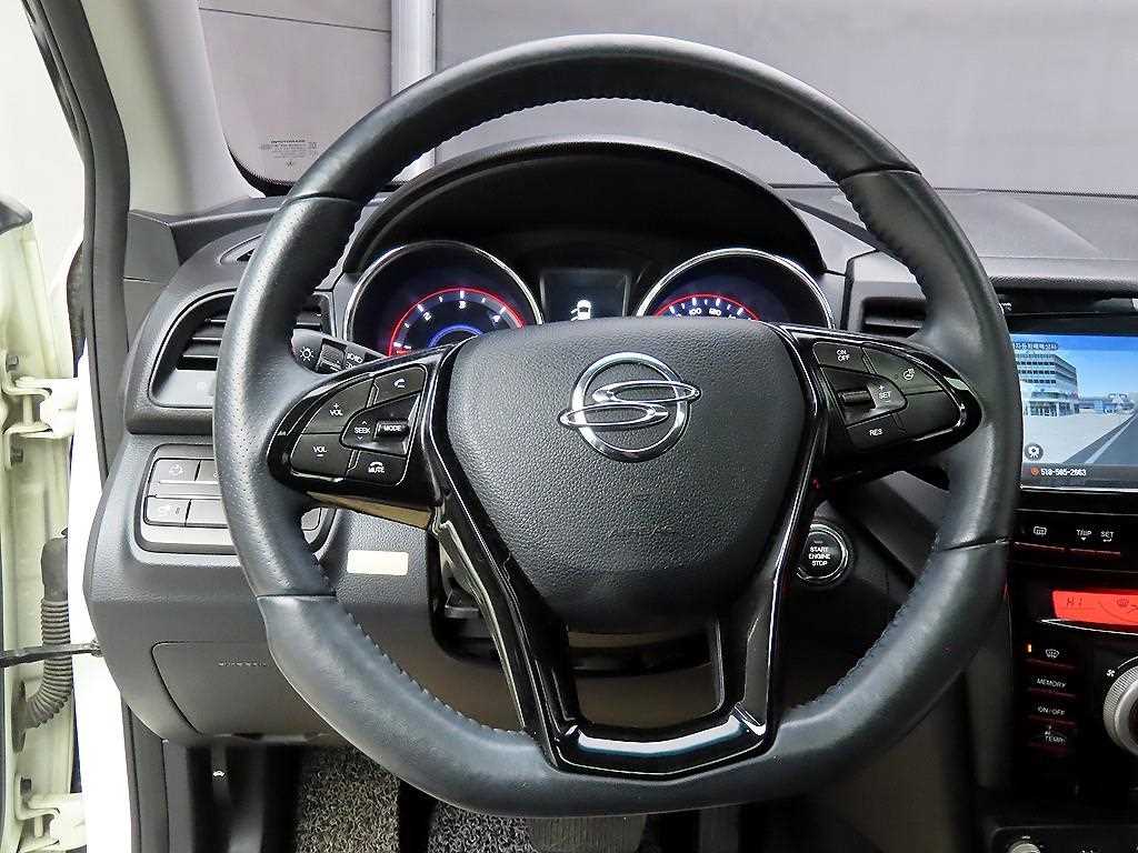 Ssangyong Tivoli - Vista 9