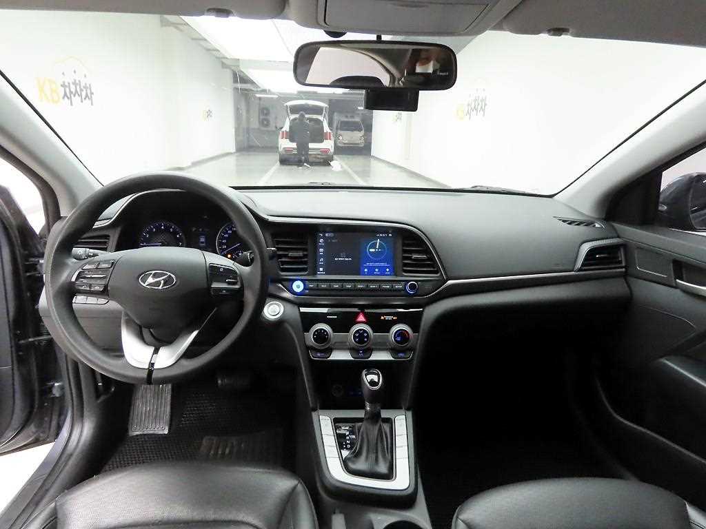 HYUNDAI Avante - Vista 6