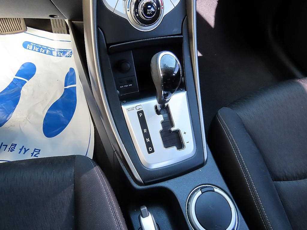 HYUNDAI Avante - Vista 10