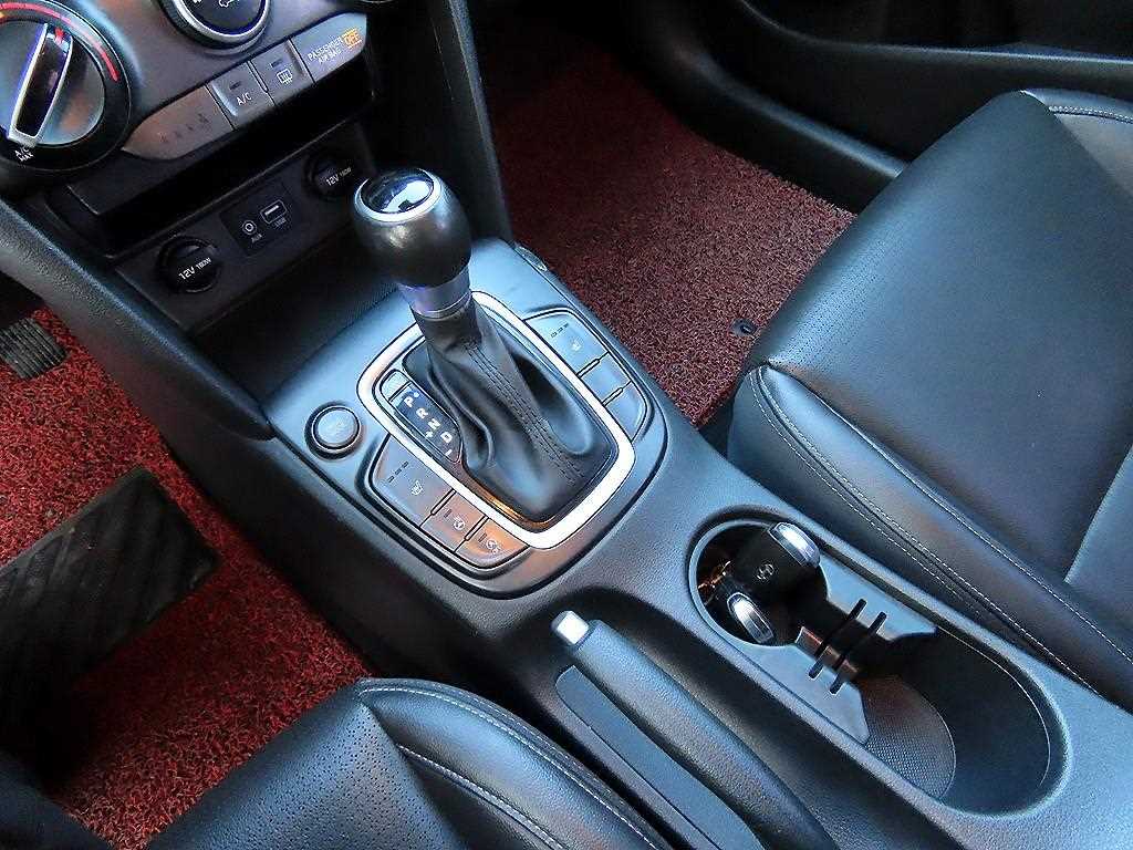 HYUNDAI Kona - Vista 10