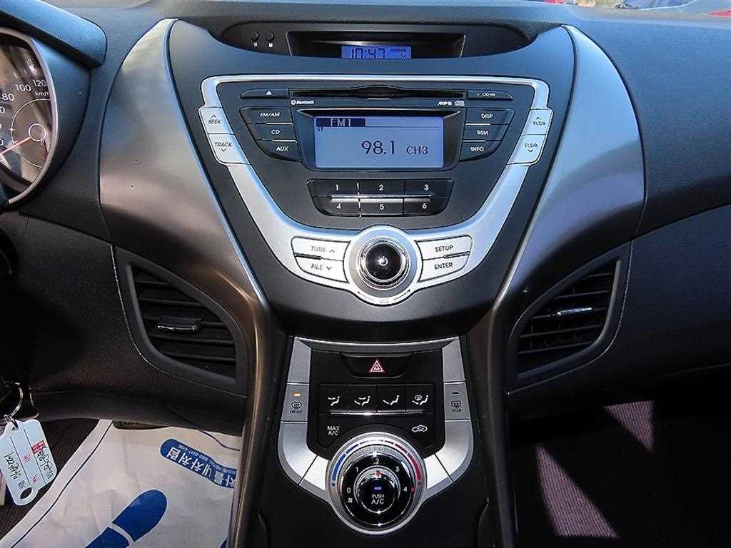 HYUNDAI Avante 2012 Blanco - Importación desde Corea - HF Imports Iquique - Foto 13