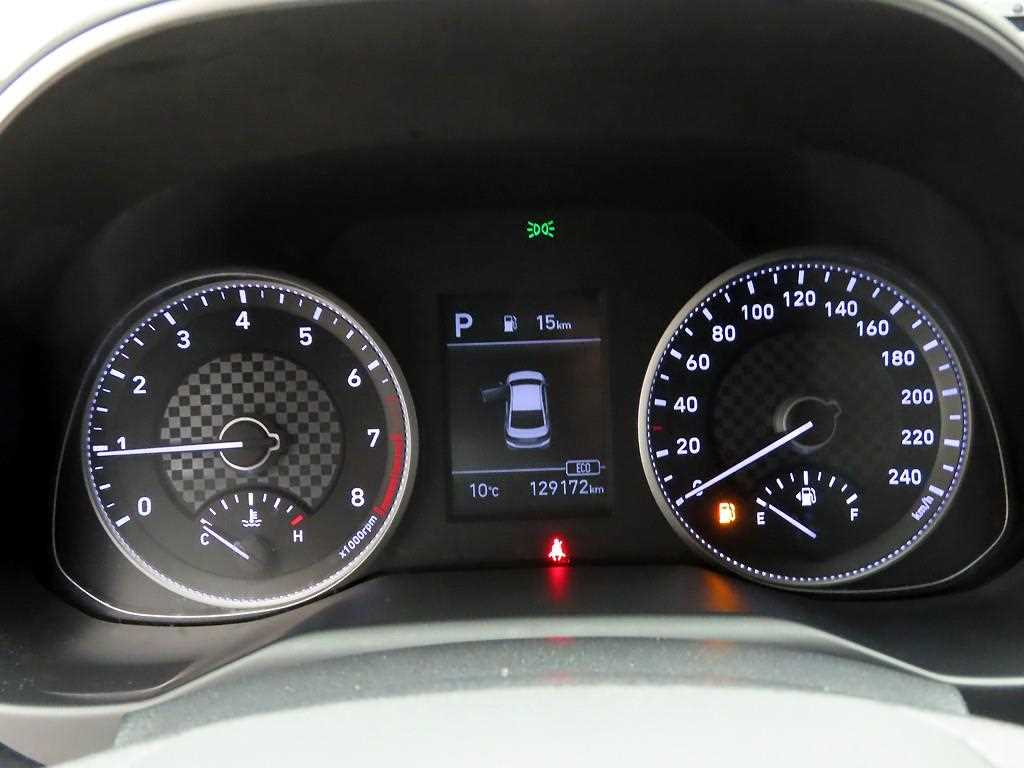 HYUNDAI Avante - Vista 5