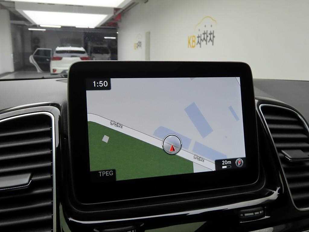 Mercedes Benz GLE Class - Vista 8